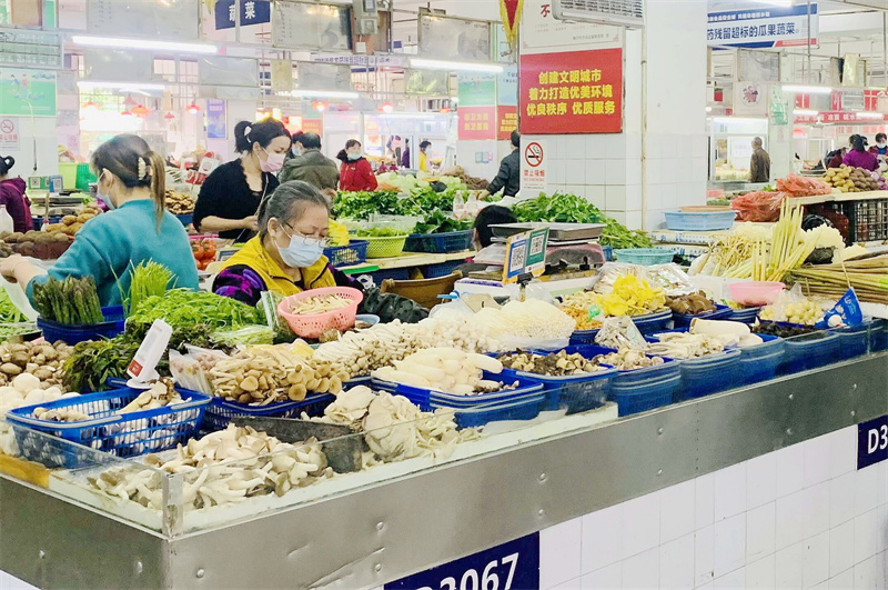 /QJ_079666287994.jpg 整洁、文明、有序的吴圩农贸市场、邕宁商场和水街市场2(拍摄:谢丹妮).jpg