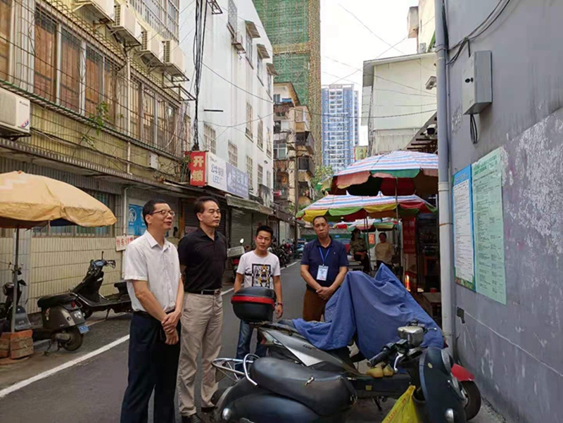 /QJ_087743750925.jpg 星湖市场检查现场(拍摄:王娇娇).jpg