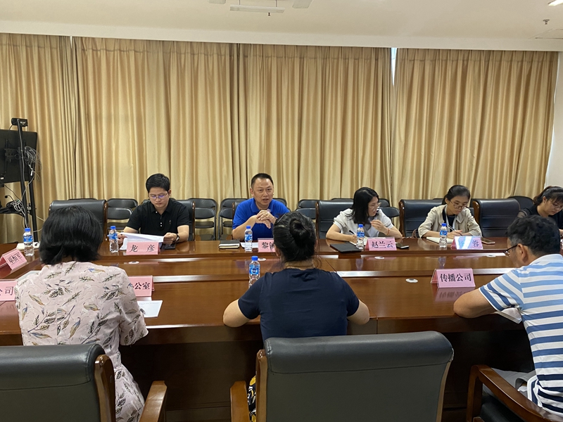 /QJ_062687616790.jpg 听取监管单位档案工作汇报.JPG